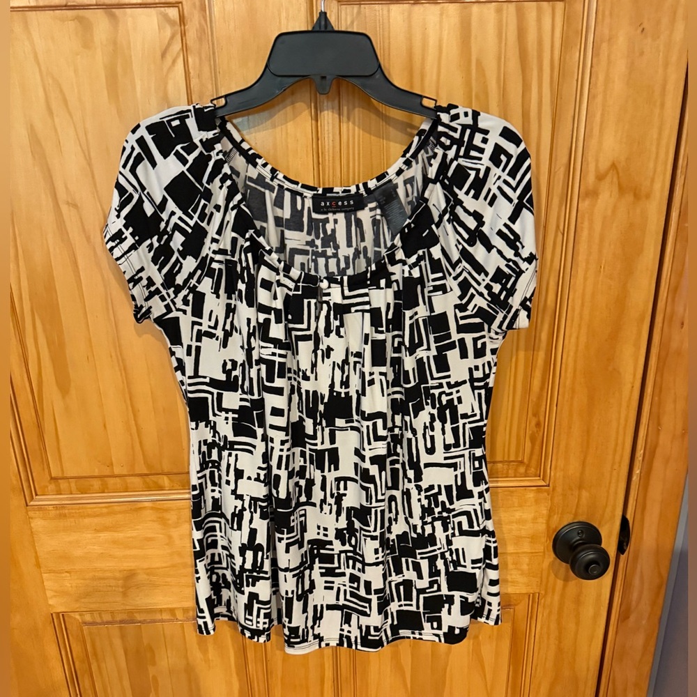 Axcess Monochrome Abstract Print Blouse